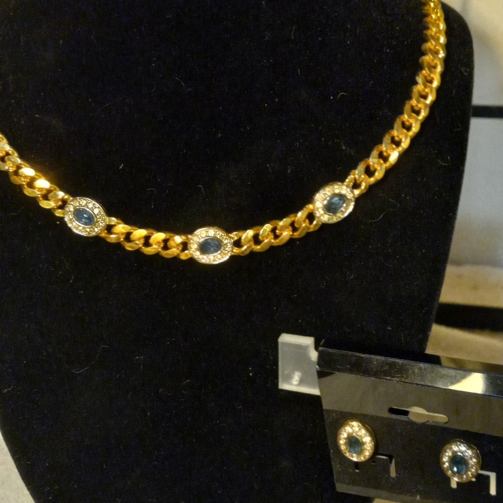 Not new,vintage gold  chain necklace with rhinestones& glass center clip earring - Picture 2 of 4